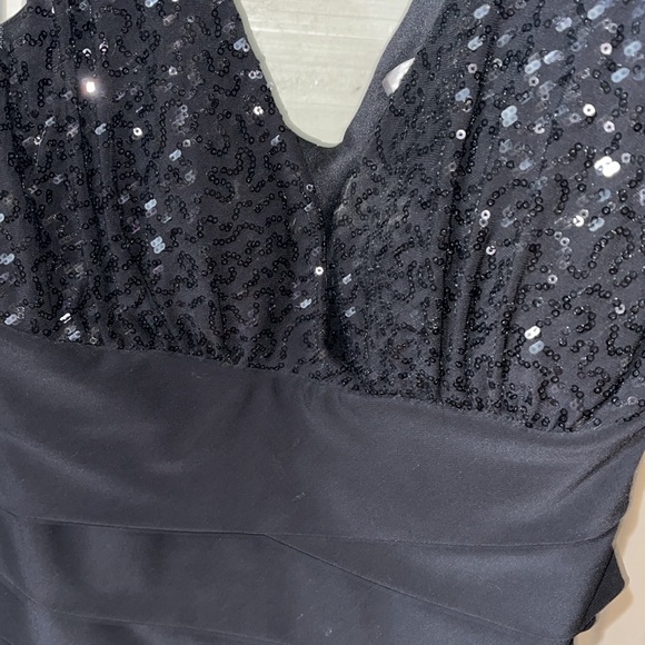 Black Sequined V-Neck Formal Dress - Picture 3 of 6